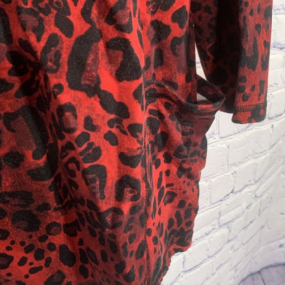 Susan Graver Womens Cowl Neck Leopard Print Pullover Red Black Size 2X Casual - Picture 3 of 7